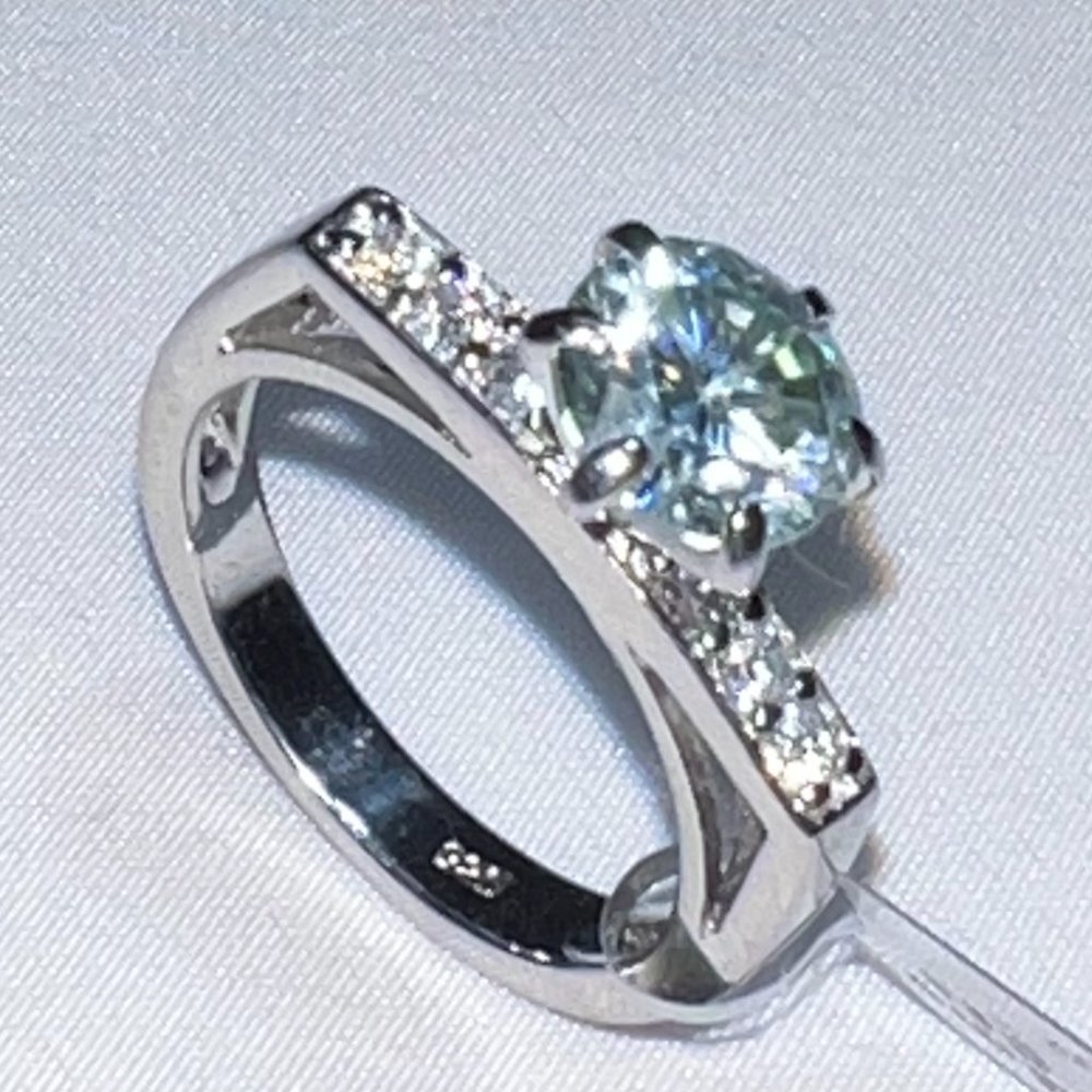 Silver Mossianite ring SIZE 7,new